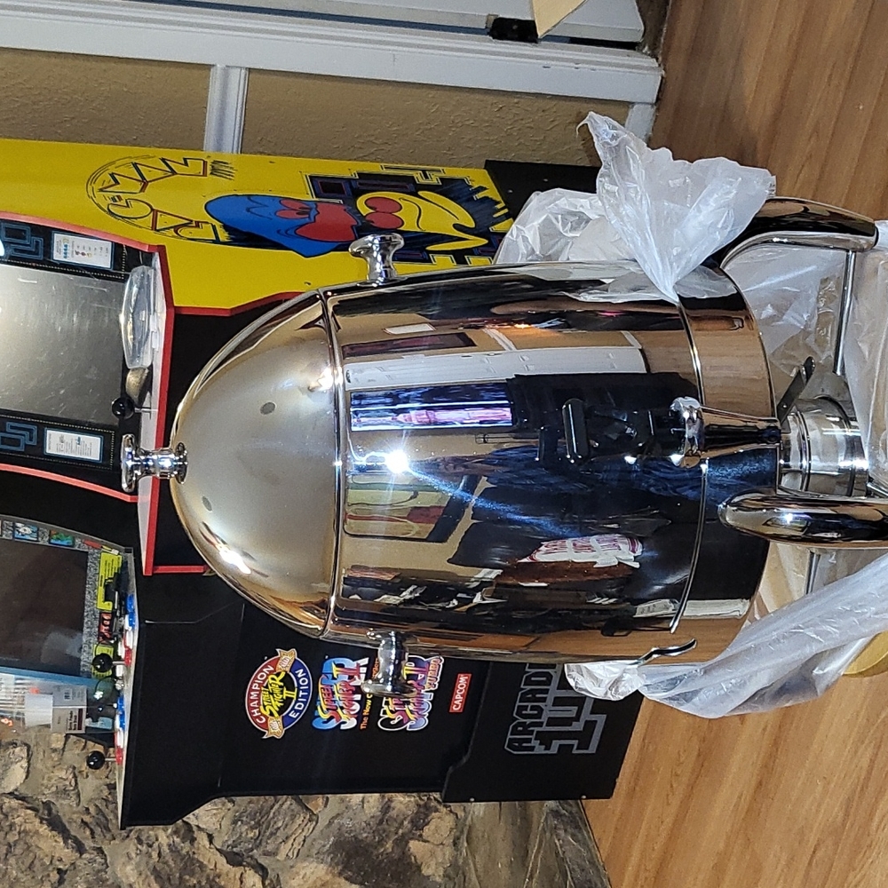 Cold or hot beverage dispenser